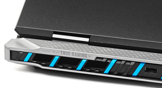 MSI Titan 18 HX AI A2XW 電競筆電