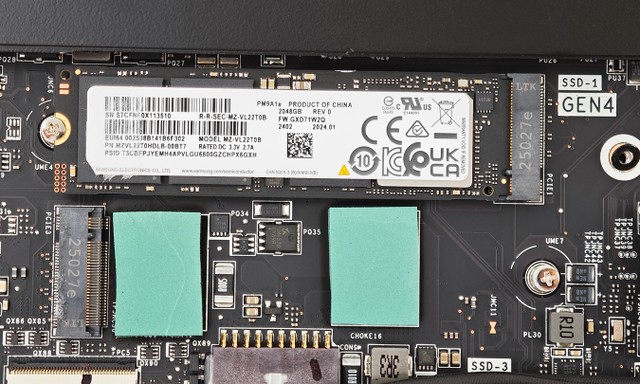 MSI Titan 18 HX AI A2XW 電競筆電
