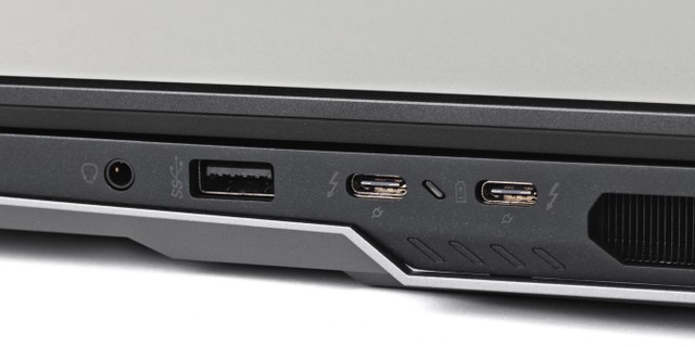 MSI Titan 18 HX AI A2XW 電競筆電