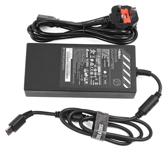 MSI Titan 18 HX AI A2XW 電競筆電